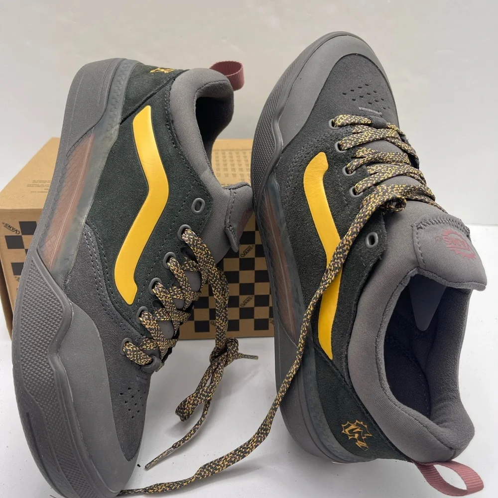 Vans Men’s 8 Bmx Peak
Lewis Mills Charcoal Grey
VN0A2Z3UH91 Sneakers - Picture 10 of 16